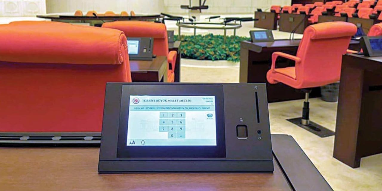 TBMM’de dikkat çeken “kremli parmak” yöntemi