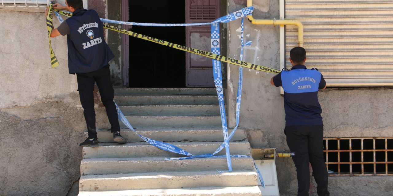 Diyarbakır’da tahliye edilen apartmana girişler açıldı