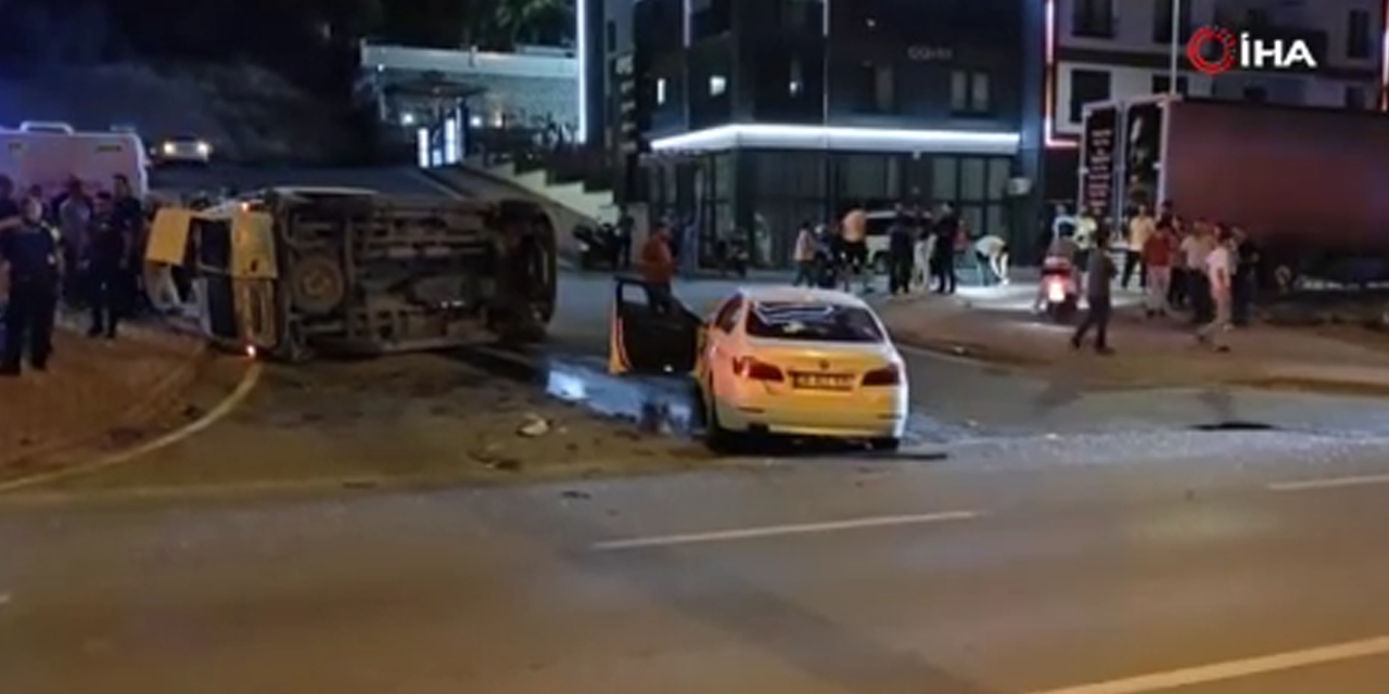 Minibüs yan yattı: 9 yaralı