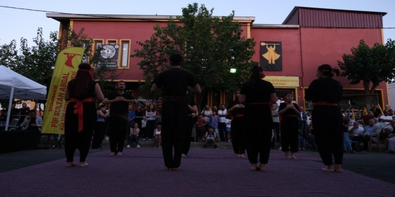 PSAKD Diyarbakır Şubesi aşure dağıttı