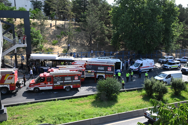 Zincirleme kaza: 20 yaralı