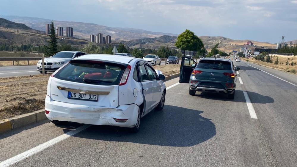 Dört araçlı zincirleme kaza: 3 yaralı