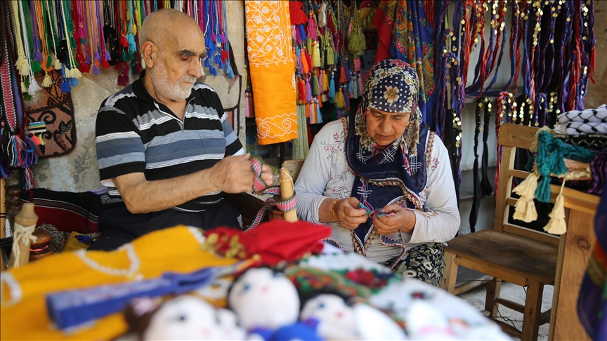 Yarım asırlık sevda, yüzlerce el sanatı