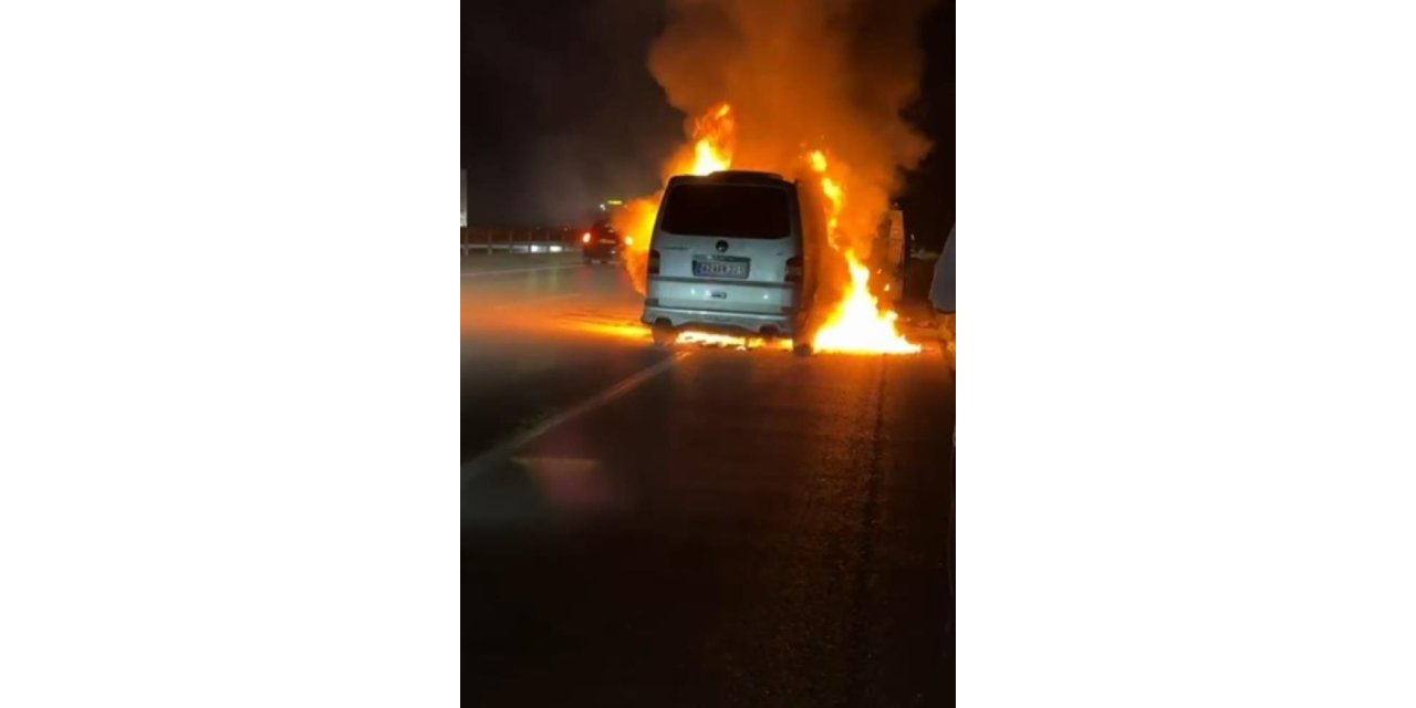 Minibüs alevlere teslim oldu