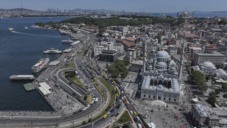 Yerli turistler 76,4 milyar lira seyahat harcaması yaptı