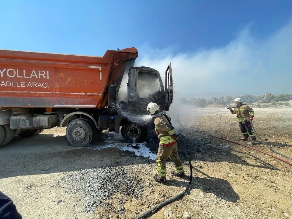 Ağır tonajlı kamyon alev aldı