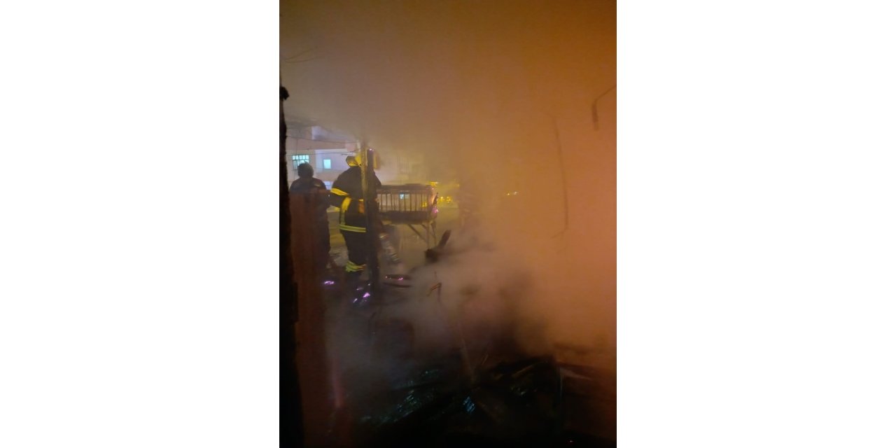 Fırına ait odunlar alev aldı