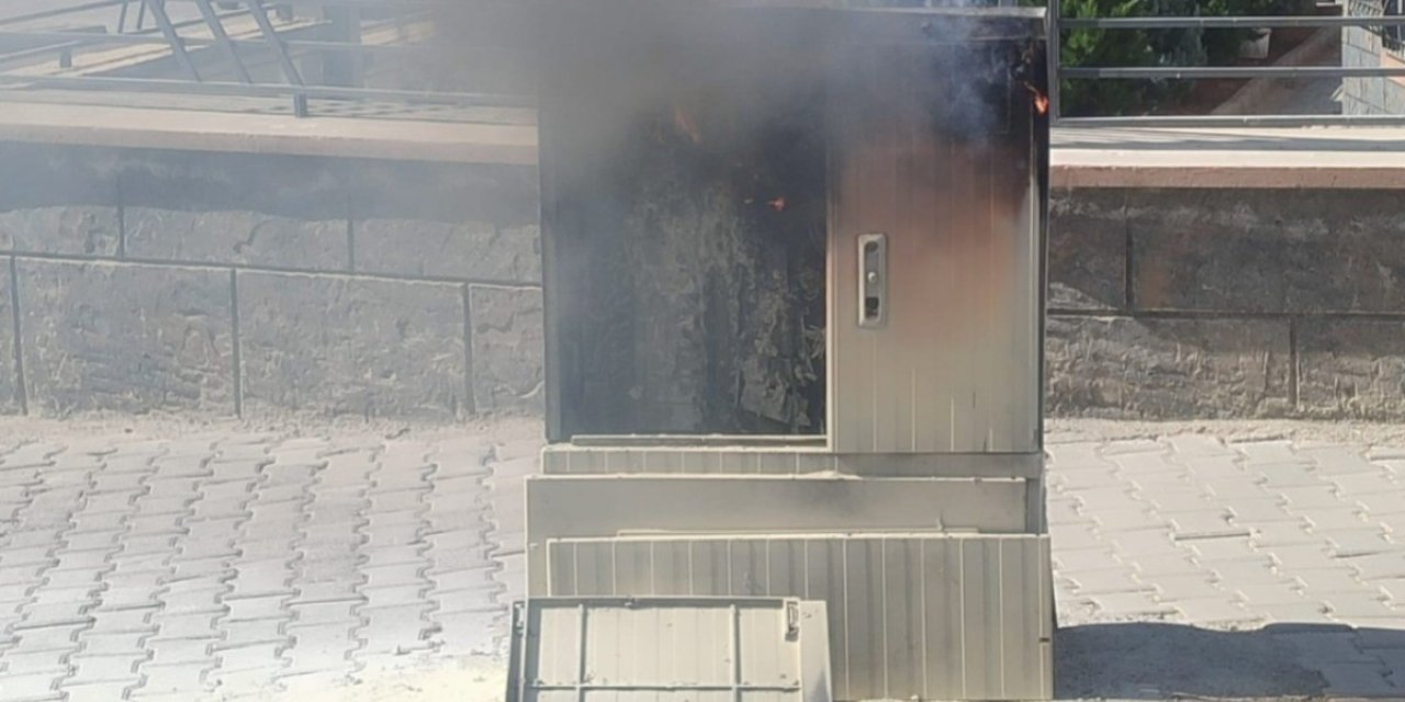 Elektrik panosu alev alev yandı