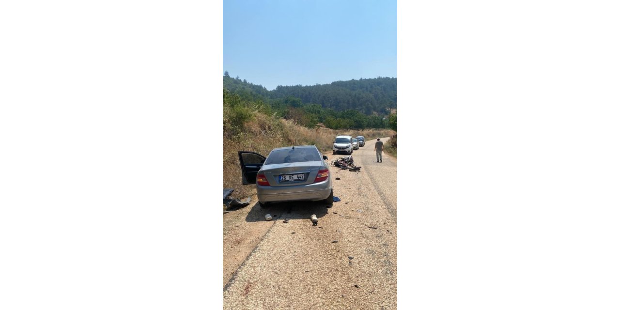 Motosiklet ile otomobil çarpıştı: 1 ölü, 1 yaralı
