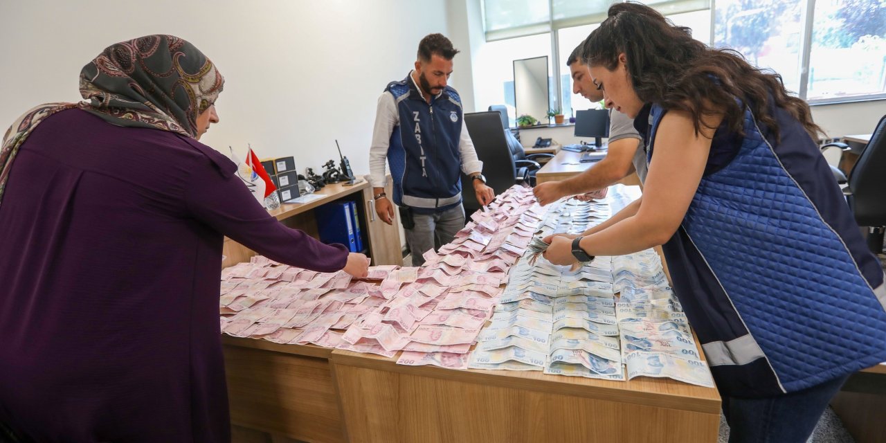 Dilencinin üzerinden 75 bin 950 TL çıktı