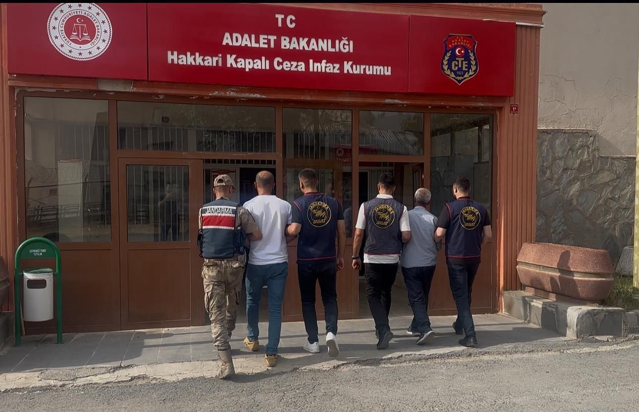 Hakkari'de kesinleşmiş hapis cezası olan 2 kişi yakalandı
