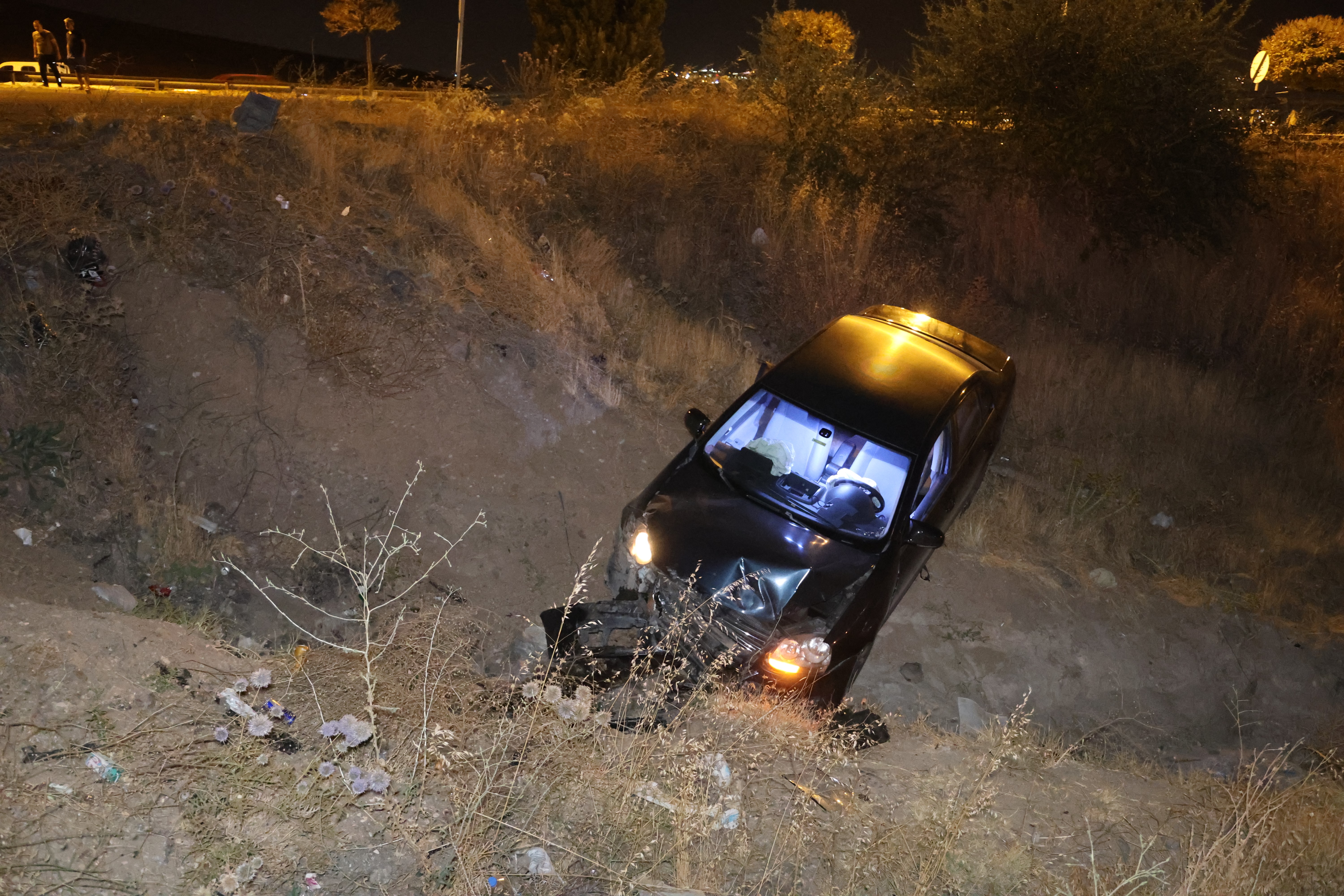 Otomobil şarampole uçtu: 5 yaralı