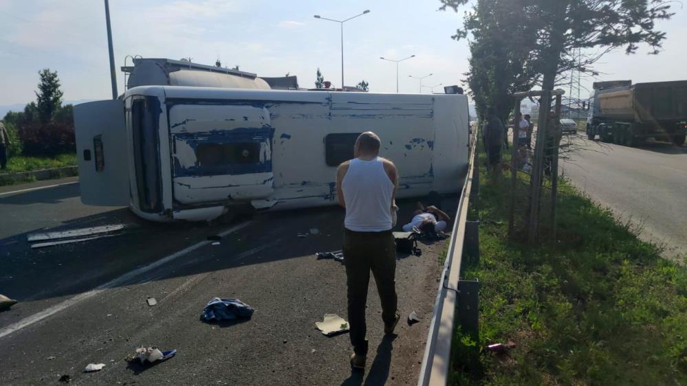 Servis aracı devrildi: 6 yaralı