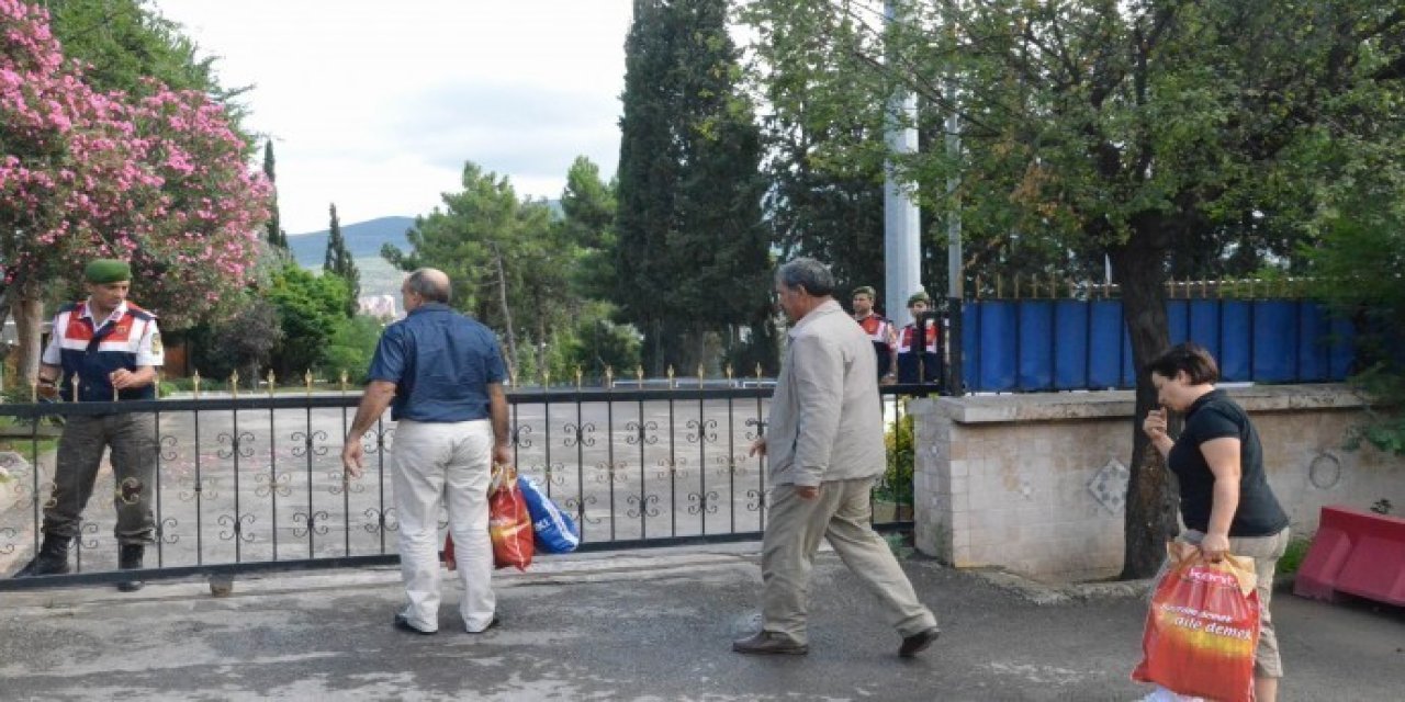 İmralı'da Öcalan ailesiyle görüştü