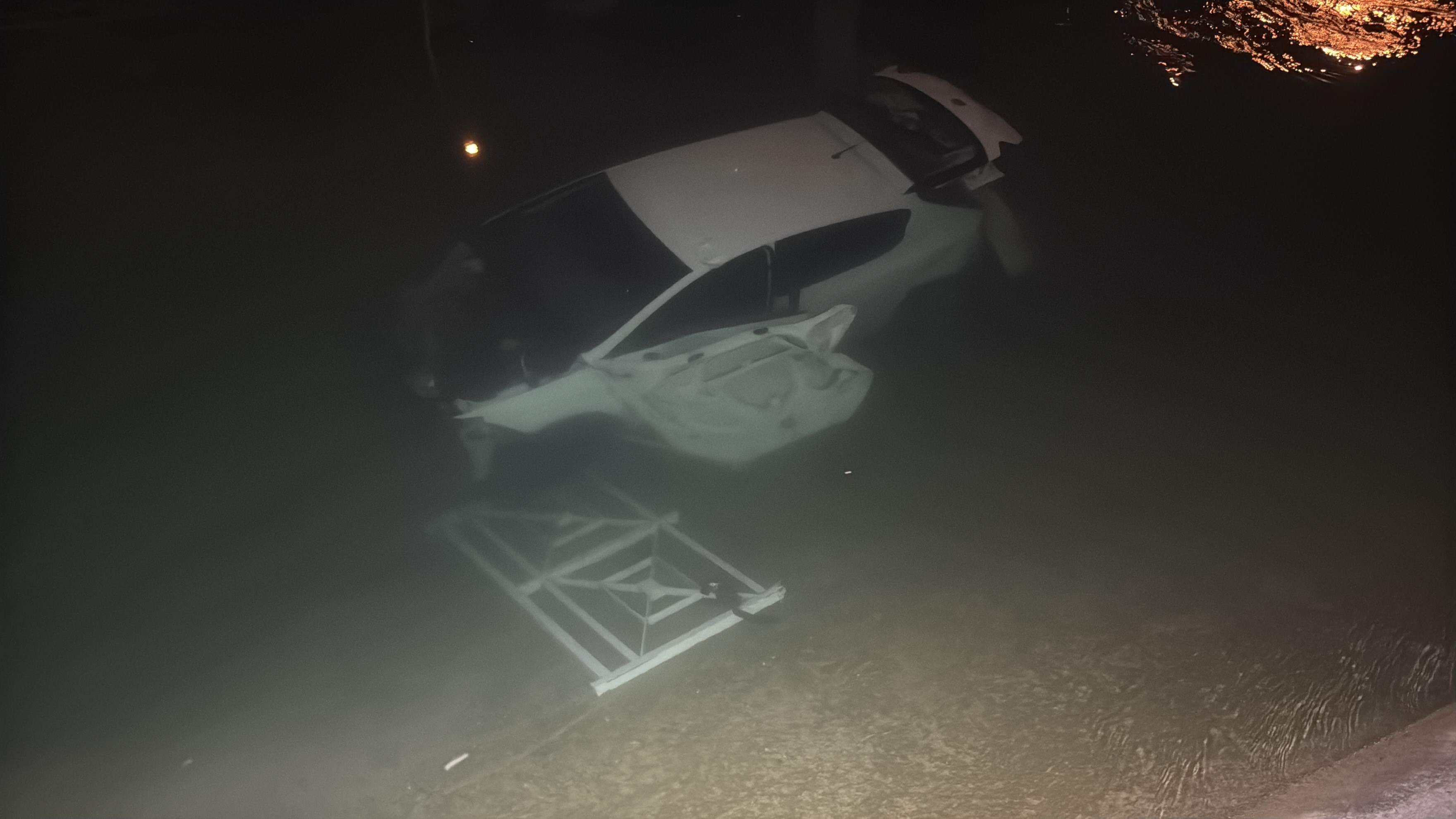 Otomobil sulama kanalına düştü: 3 yaralı