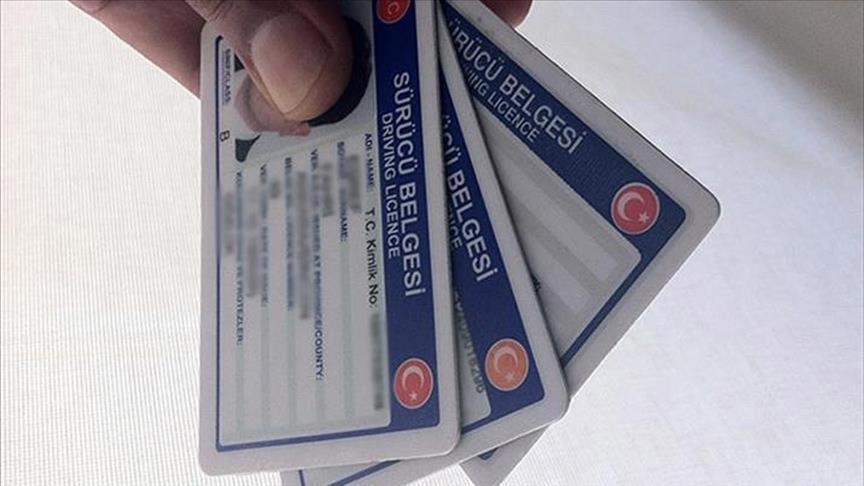 Eski tip ehliyetlerin süresi yarın doluyor