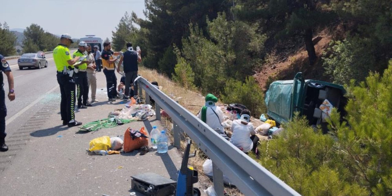 Minibüs takla attı: 13 yaralı