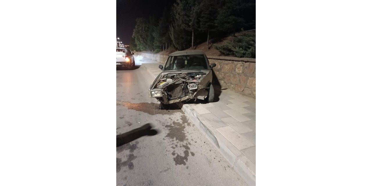 Otomobil duvara çarptı: 1 yaralı