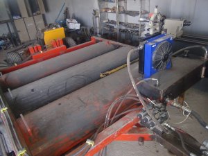 Baba-oğul anız parçalama makinesi yaptı