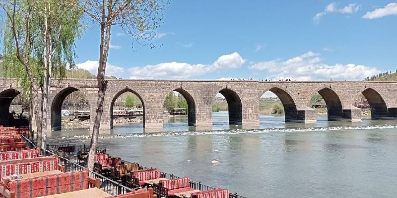 Uluslararası kuruluştan uyarı: "On Gözlü Köprü tehlikede, önlem alınmalı"