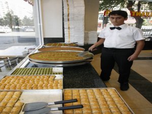 14 yaşında ailesini geçindiriyor