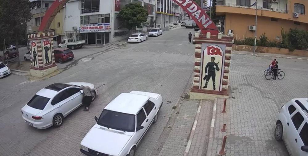 Otomobil görme engelli vatandaşa çarptı