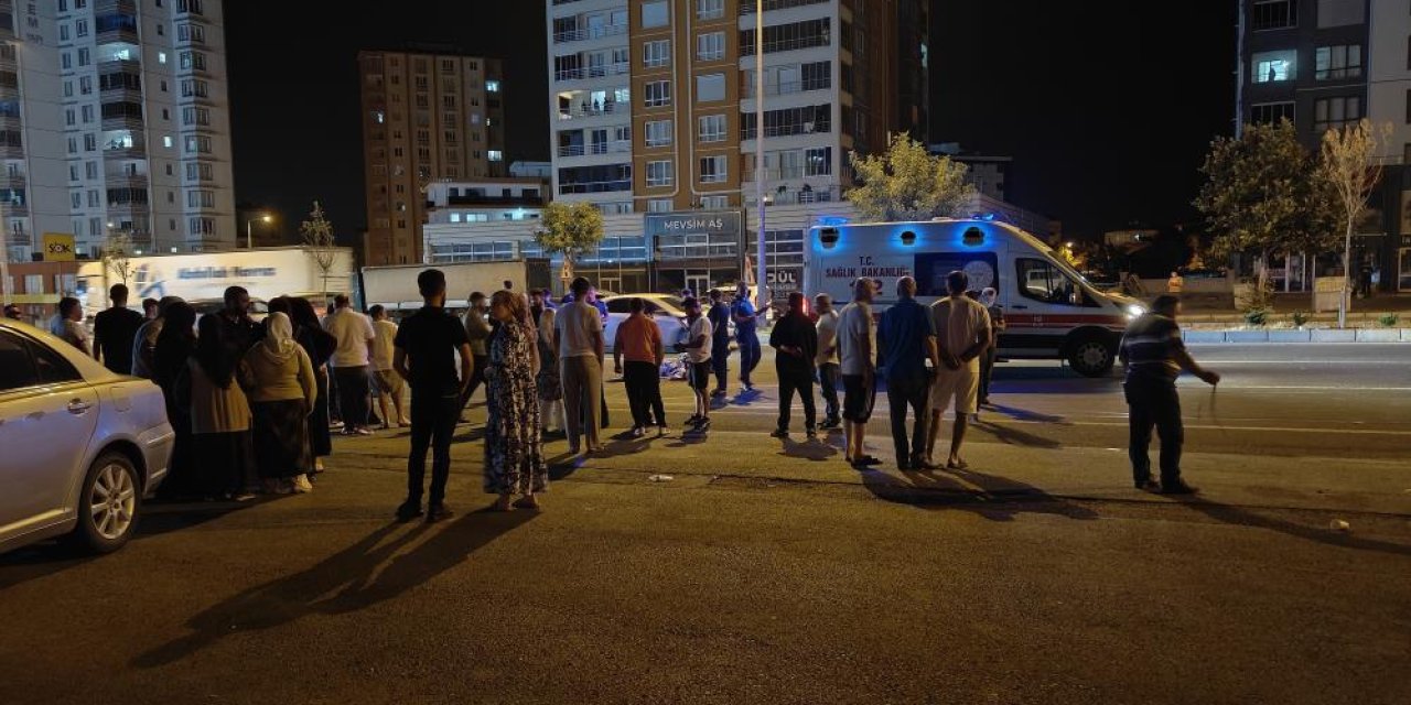 Feci trafik kazası: yayaya iki otomobil çarptı