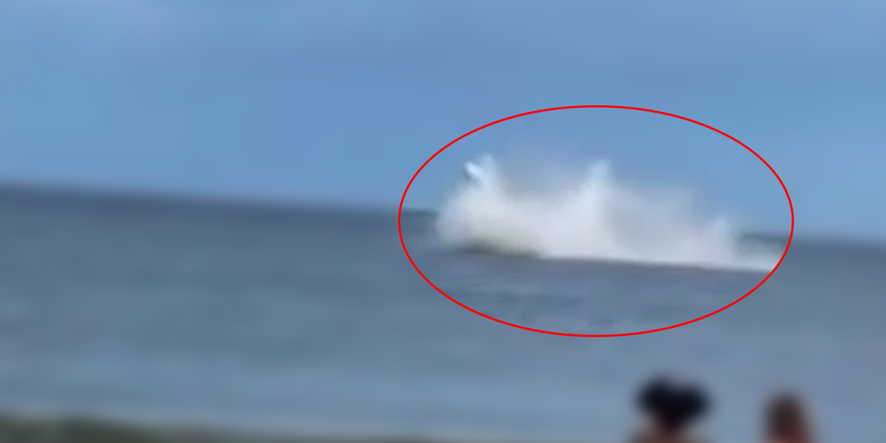 Okyanusa acil iniş yapan uçak takla attı