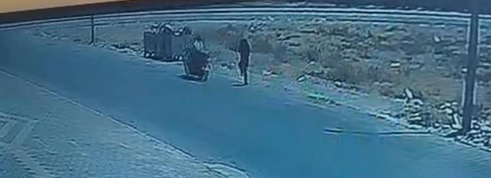 Motosikletli 2 kişi çocuğu darp etti