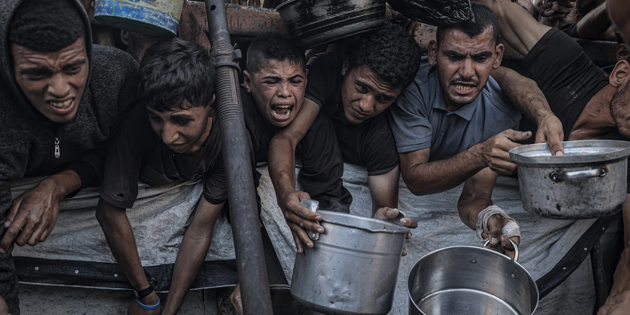 Gazze’de yardım TIR’ı kalabalığın üzerine devrildi: 25 ölü
