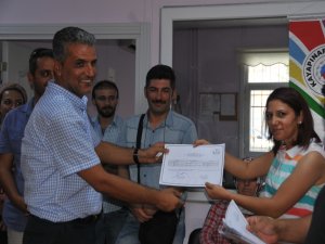 Kayapınar Belediyesi’nin engeli kurslarını tamamlayanlar sertifikaları aldılar