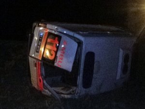 Hasta taşıyan ambulans kaza yaptı