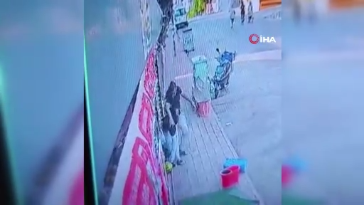 Marulu beğenmedi, market çalışanını darp etti