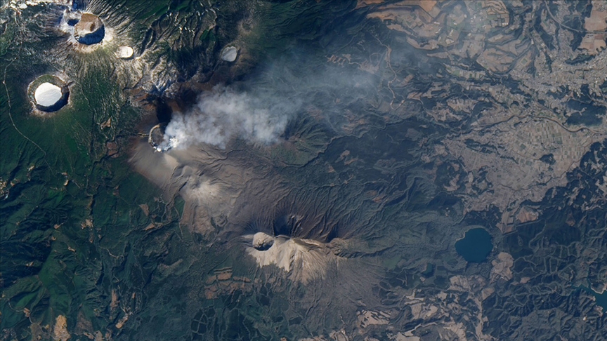 "Pasifik ateş çemberi"ndeki yanardağ faaliyete geçti
