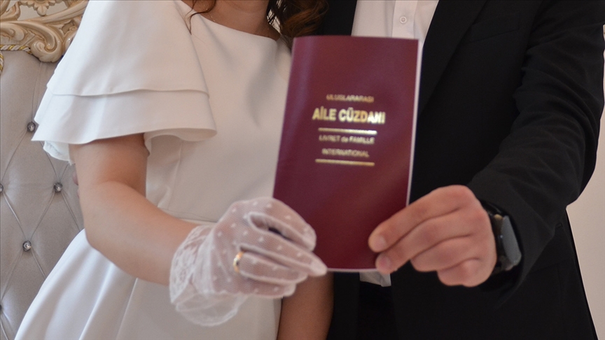 Ünlü markalardan evlenecek gençlere indirim desteği