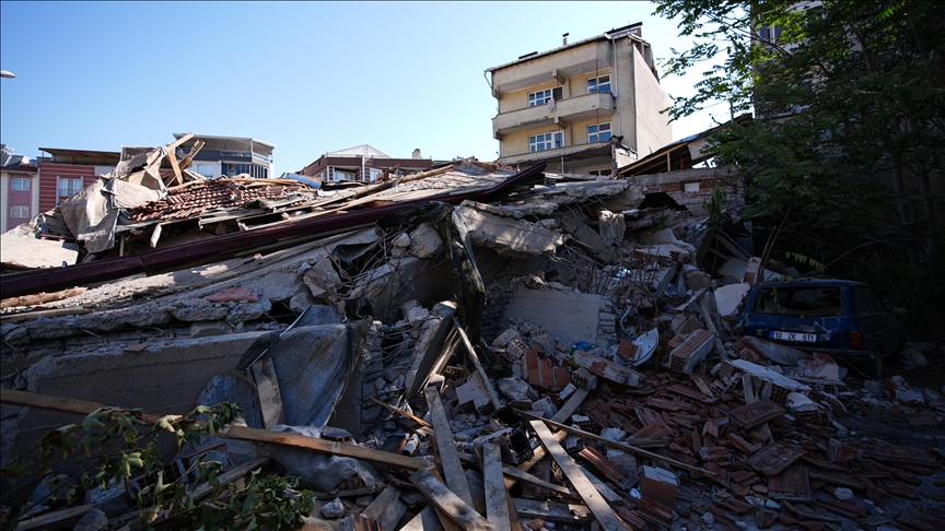 Riskli konutlar için "güçlendirme veya dönüşüm" çağrısı