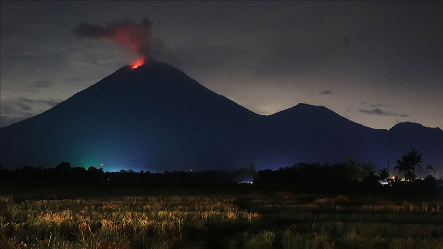 “Pasifik Ateş Çemberi”nde 2 patlama