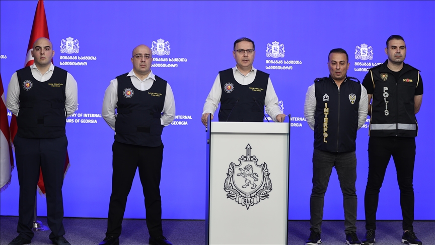Kırmızı bültenle aranan 12 kişi Gürcistan'da yakalandı