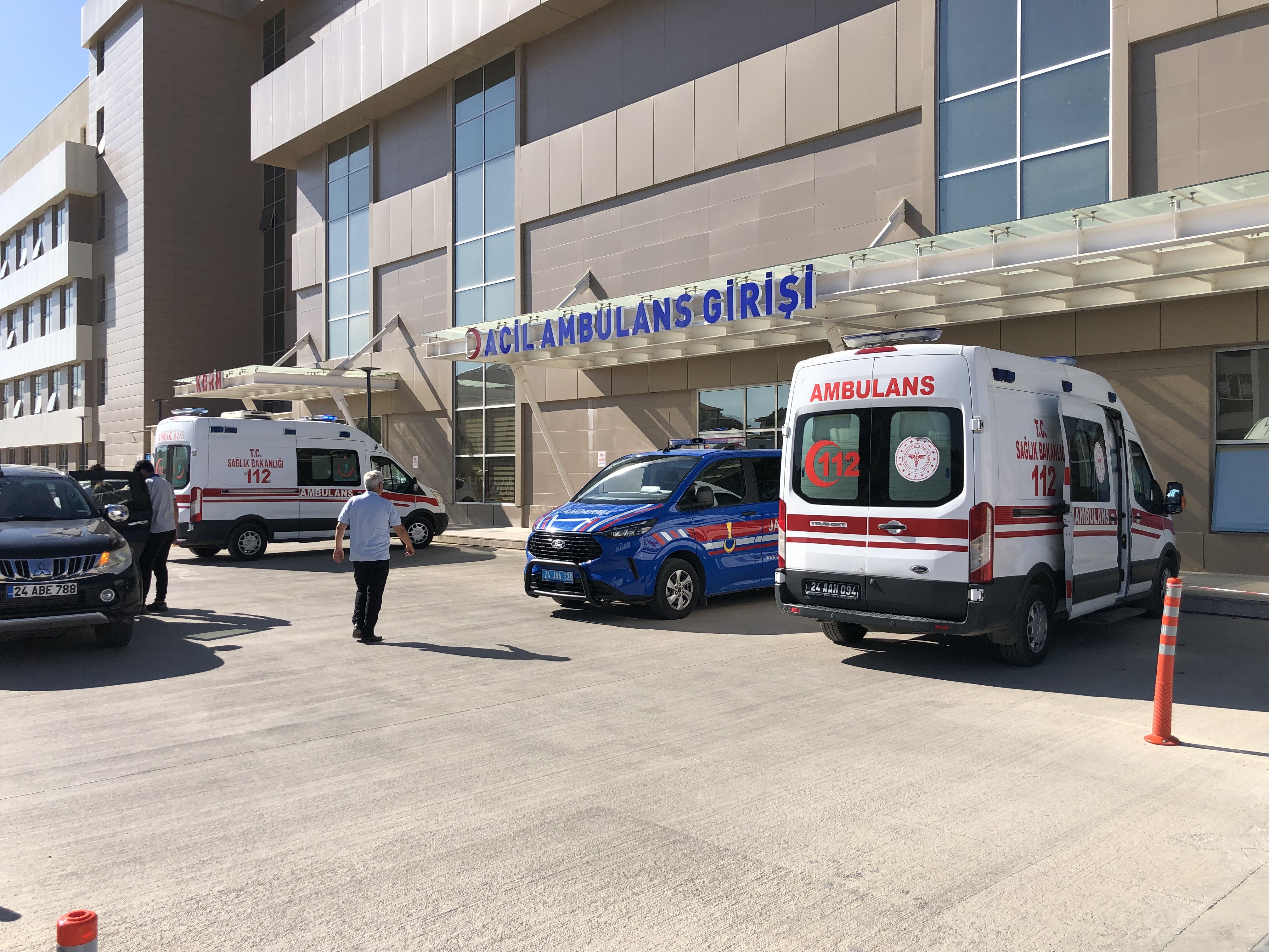 Taş duvar çöktü: 2 işçi yaralı