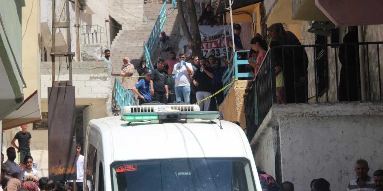 Genç çift evde ölü bulundu