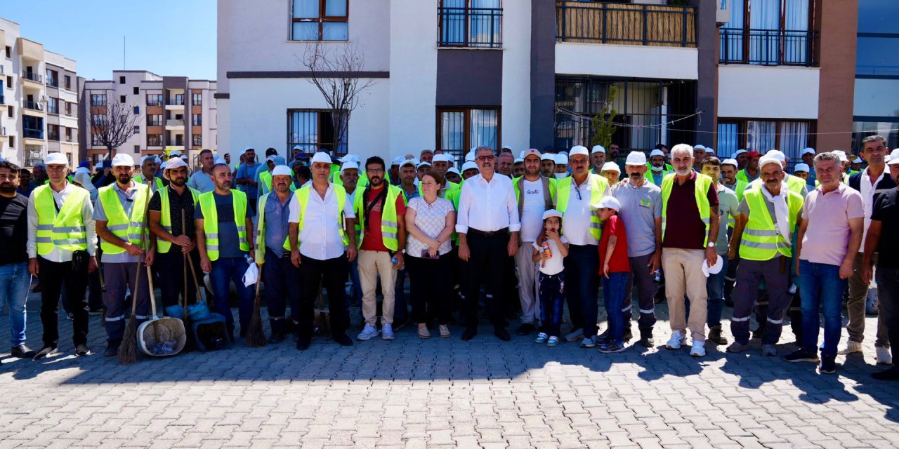 Eş Başkanlar 220 emekçiyle Oğlaklı'da temizlik çalışmasına katıldı