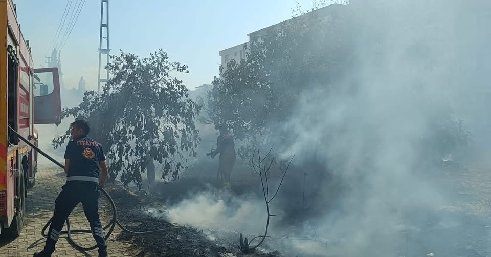 Depo olarak kullanılan çadır yandı