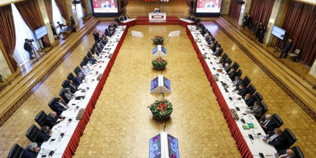 TİHV komisyona önerilerini sundu: İnsan hakları ve demokrasi vurgusu