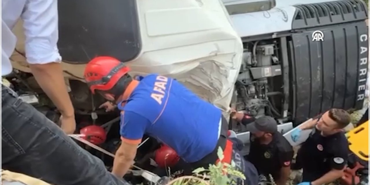 Kontrolden çıkan kamyon dehşeti: 6 yaralı