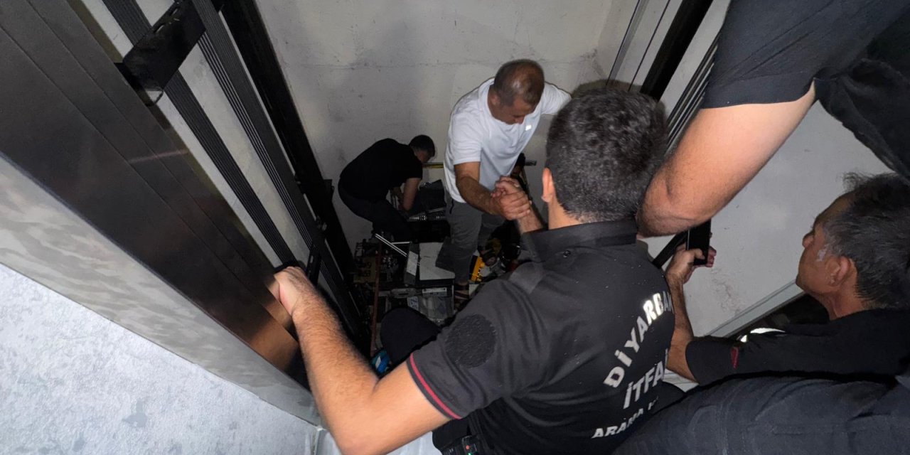 Diyarbakır Stadyumu’nda asansörde mahsur kalanların kurtarılma görüntüleri çıktı