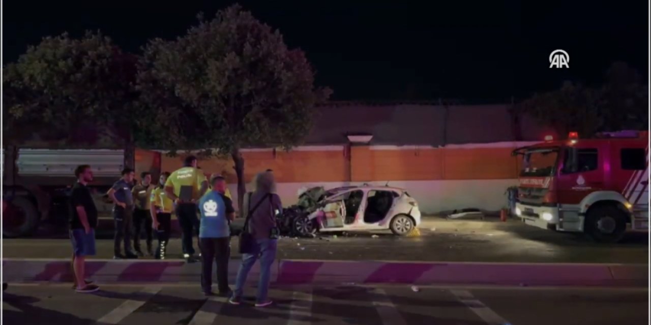 Park halindeki TIR'a çarptı: 1 ölü, 4 yaralı