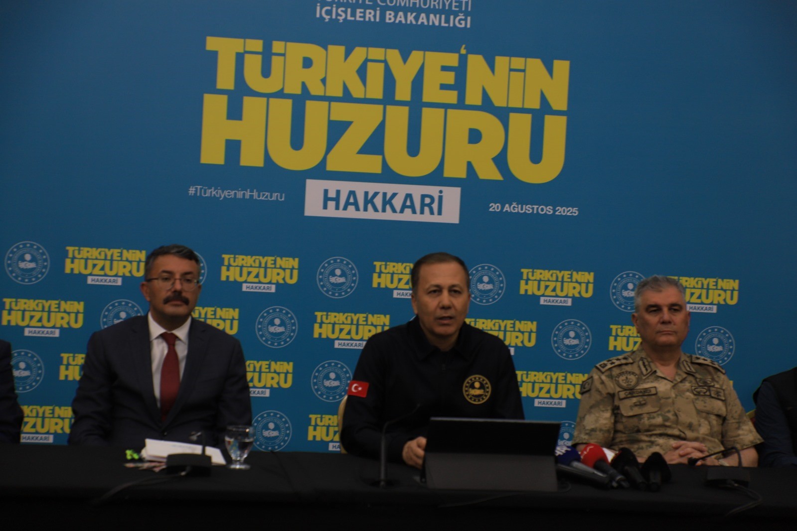 Yerlikaya Hakkari'de