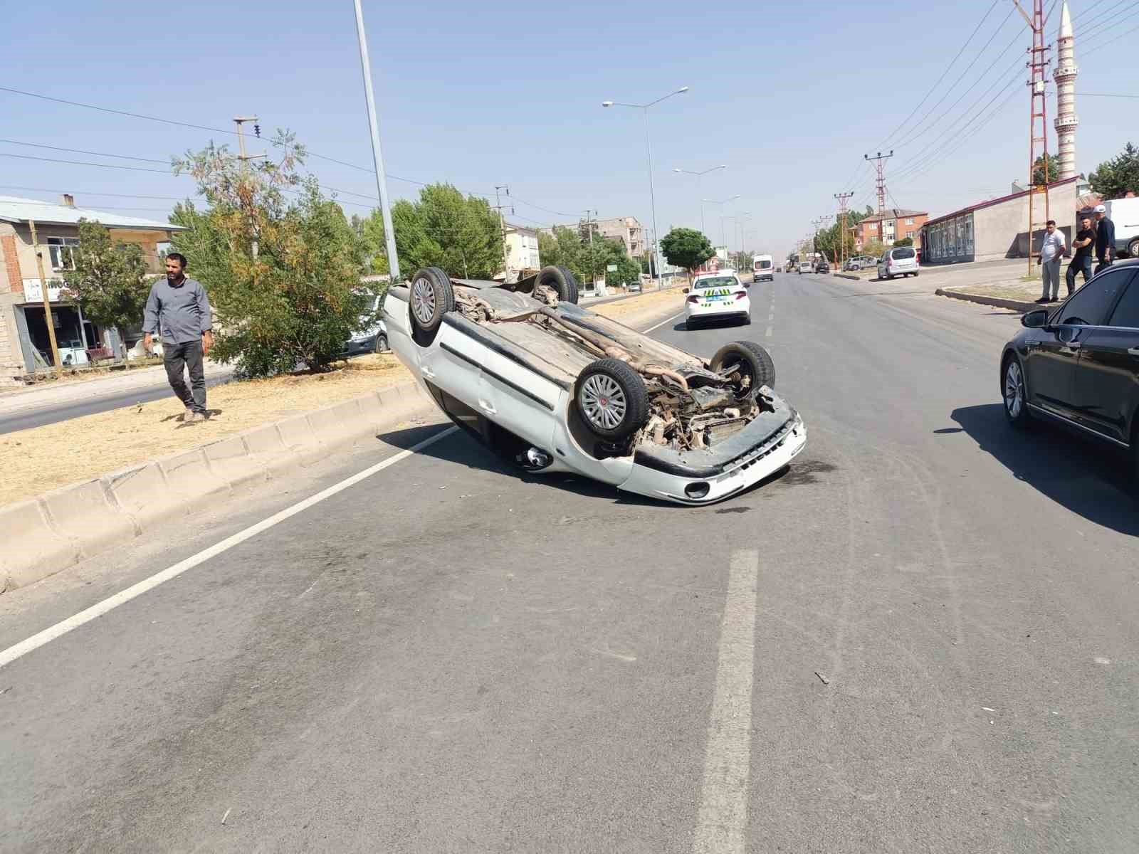 Patnos’ta otomobil takla attı