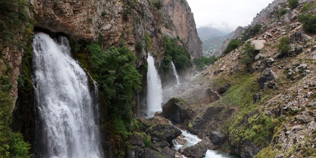 Doğaseverlerin yeni rotası: Dünyanın en yüksek şelalesi