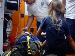 Taksi sürücüsü, çarptığı bisikletliyi bırakıp kaçtı